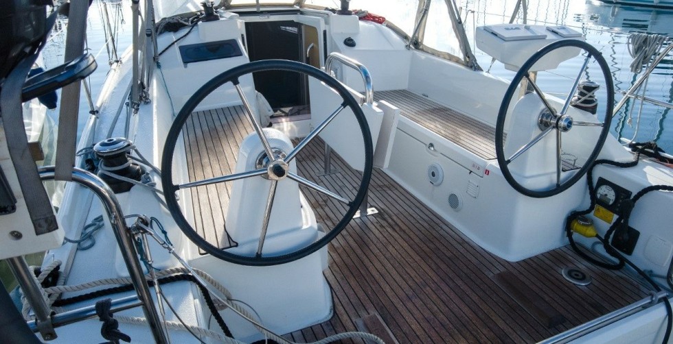 Oceanis 30.1 - Boatscribe.com