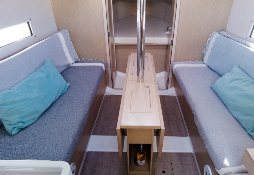Oceanis 30.1 - Boatscribe.com
