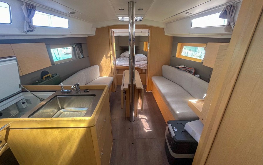Oceanis 35.1 - Boatscribe.com
