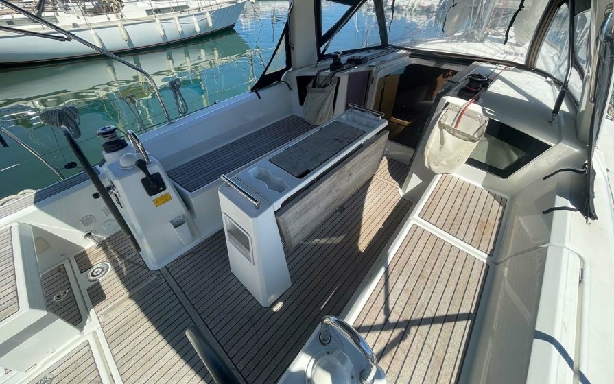 Oceanis 35.1 - Boatscribe.com