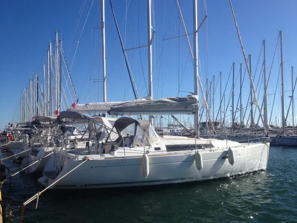 Oceanis 37 - Boatscribe.com