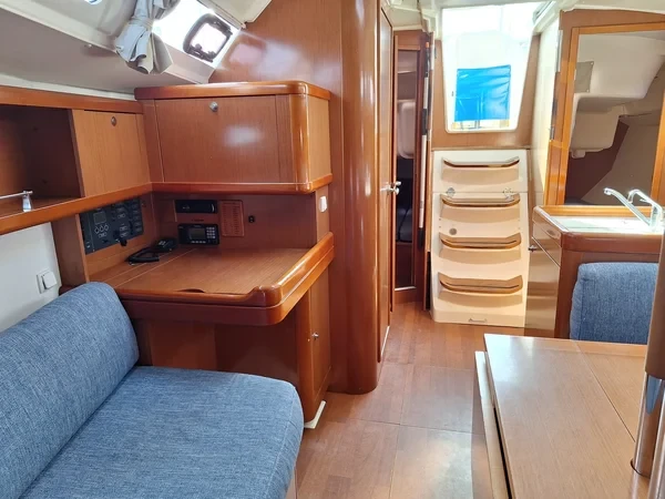 Oceanis 37 - Boatscribe.com