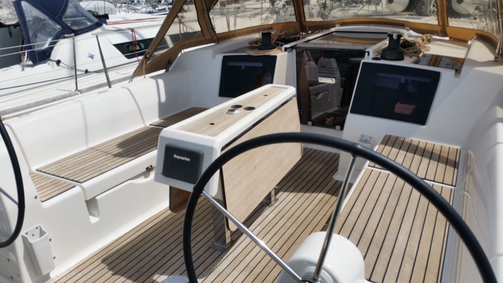 Dufour 382 GL - Boatscribe.com