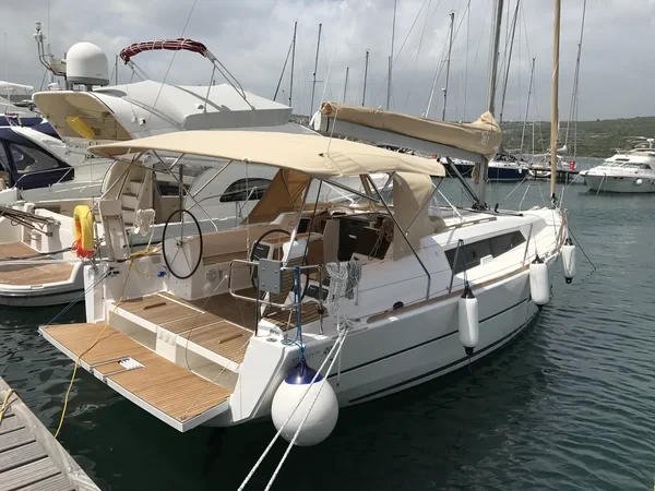 Dufour 382 GL - Boatscribe.com