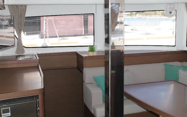 Lagoon 42 - Boatscribe.com