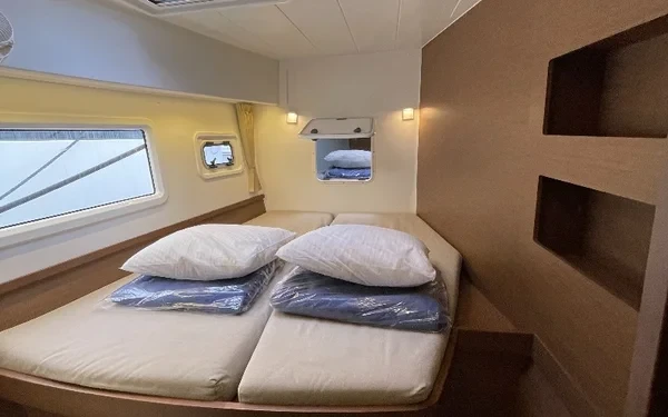Lagoon 42 - Boatscribe.com