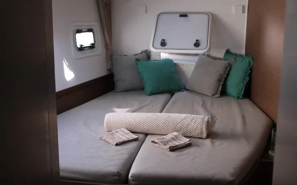 Lagoon 42 - Boatscribe.com