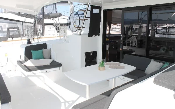Lagoon 42 - Boatscribe.com