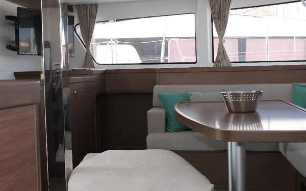 Lagoon 42 - Boatscribe.com