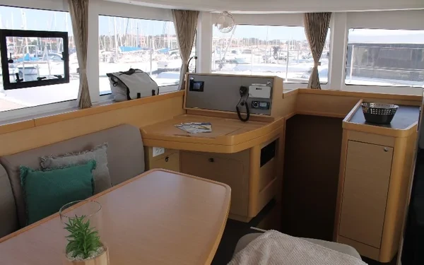 Lagoon 42 - Boatscribe.com
