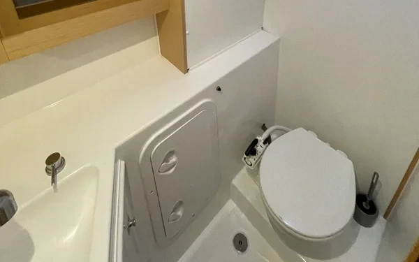 Lagoon 42 - Boatscribe.com