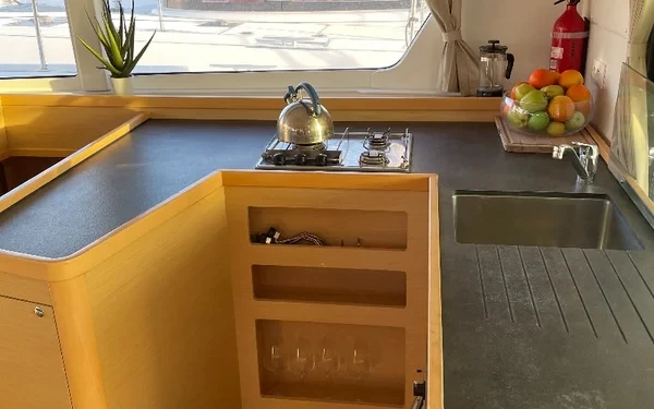 Lagoon 42 - Boatscribe.com