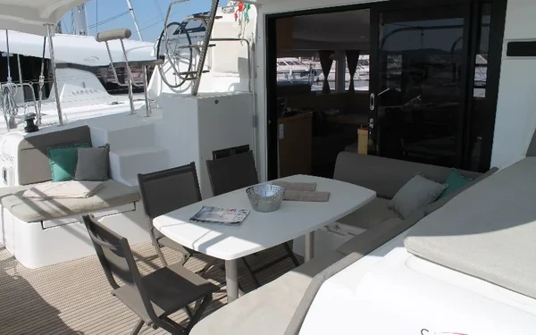 Lagoon 42 - Boatscribe.com