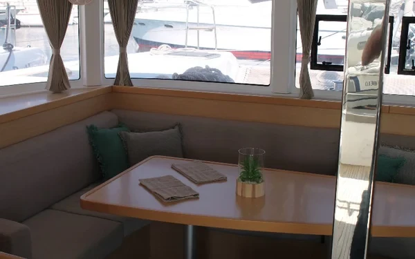 Lagoon 42 - Boatscribe.com