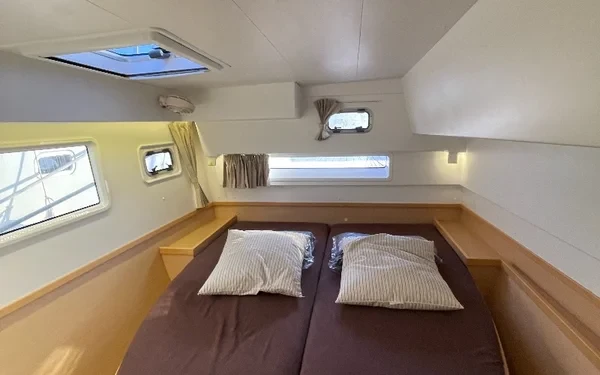 Lagoon 42 - Boatscribe.com