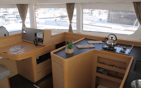 Lagoon 42 - Boatscribe.com