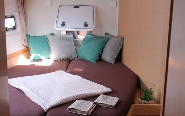 Lagoon 42 - Boatscribe.com