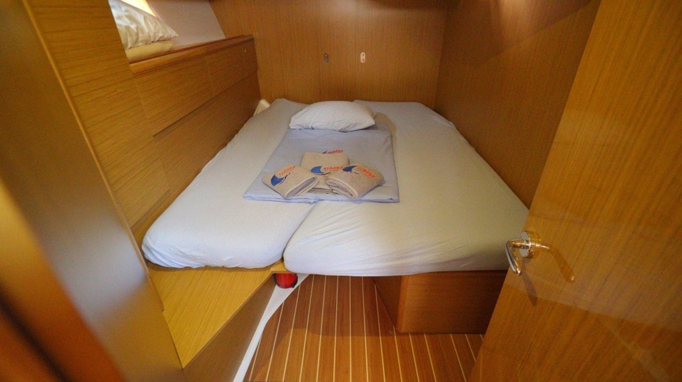 Jeanneau 53 - Boatscribe.com