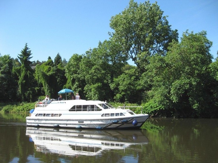 Le Boat Crusader - Boatscribe.com