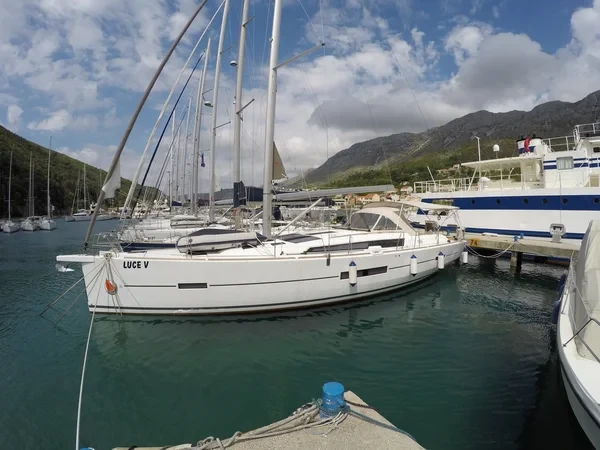 Dufour 512 GL - Boatscribe.com
