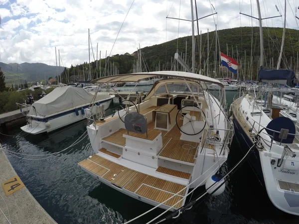 Dufour 512 GL - Boatscribe.com