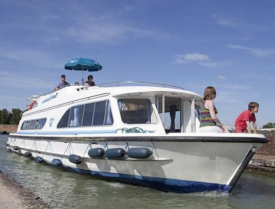 Le Boat Salsa B - Boatscribe.com