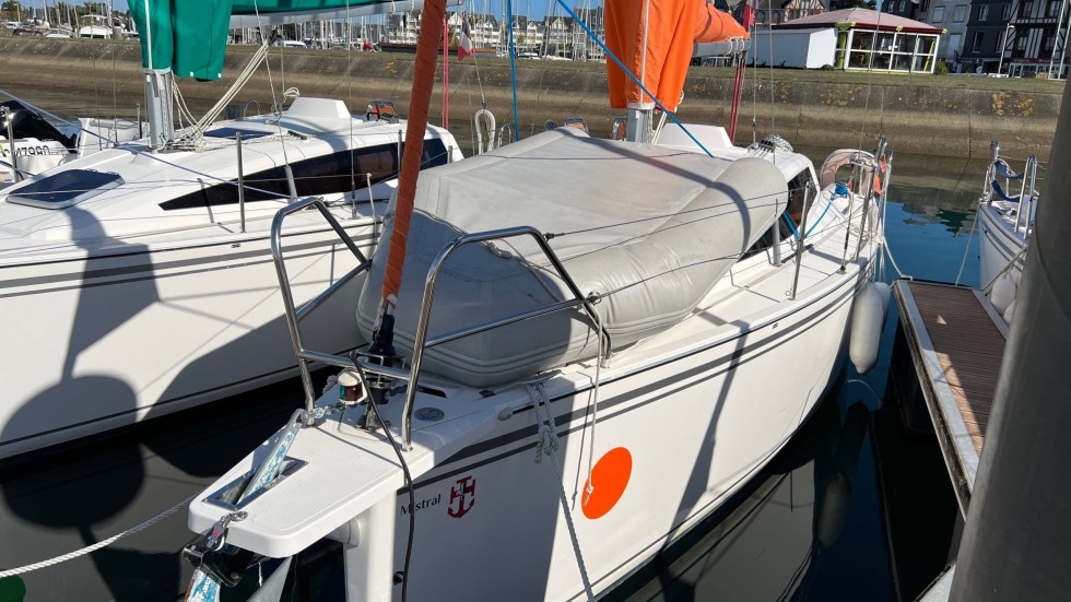 Maxus 26 Standard - Boatscribe.com