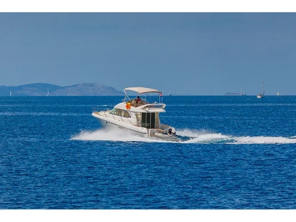 Prestige 36 Fly - Boatscribe.com
