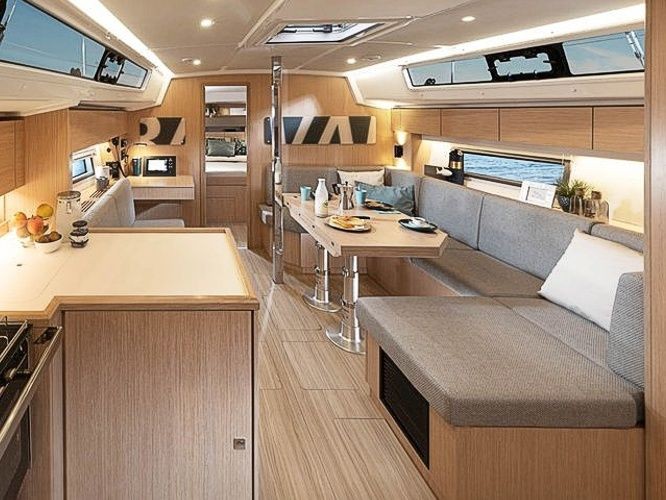 Bavaria 42 Cruiser - Boatscribe.com