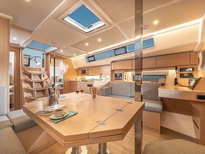 Bavaria 42 Cruiser - Boatscribe.com