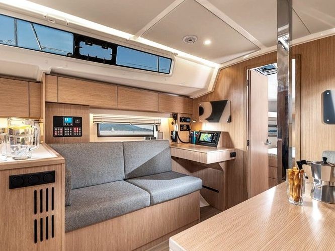 Bavaria 42 Cruiser - Boatscribe.com