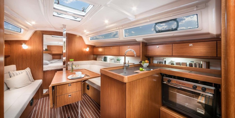 Bavaria 34 Cruiser - Boatscribe.com