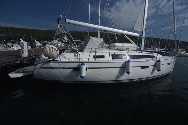 Bavaria 37 Cruiser - Boatscribe.com