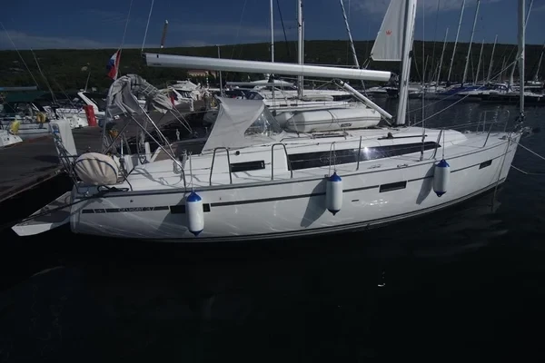 Bavaria 37 Cruiser - Boatscribe.com