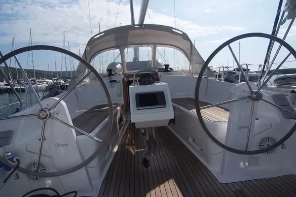 Bavaria 37 Cruiser - Boatscribe.com