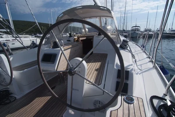 Bavaria 37 Cruiser - Boatscribe.com