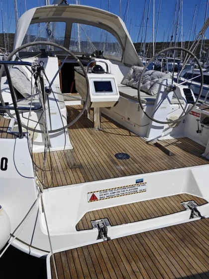 Bavaria 37 Cruiser - Boatscribe.com