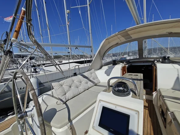 Bavaria 37 Cruiser - Boatscribe.com