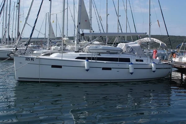 Bavaria 37 Cruiser - Boatscribe.com