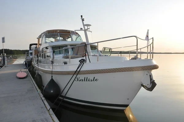 Grand Sturdy 40.9 AC - Boatscribe.com