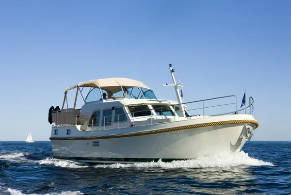 Grand Sturdy 40.9 AC - Boatscribe.com