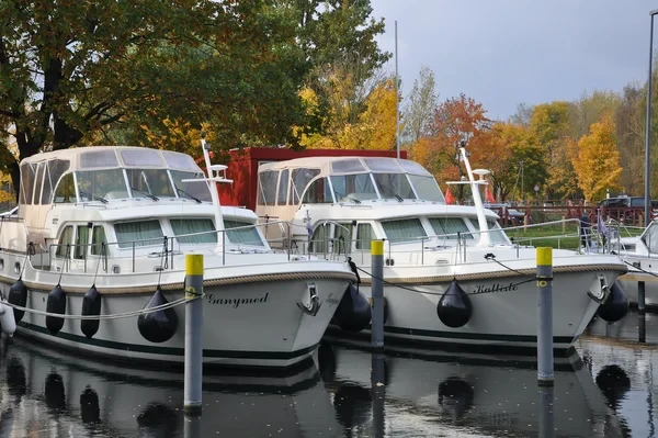 Grand Sturdy 40.9 AC - Boatscribe.com