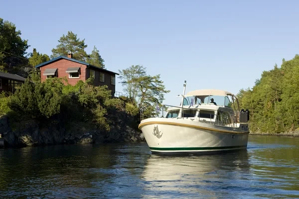Grand Sturdy 40.9 AC - Boatscribe.com