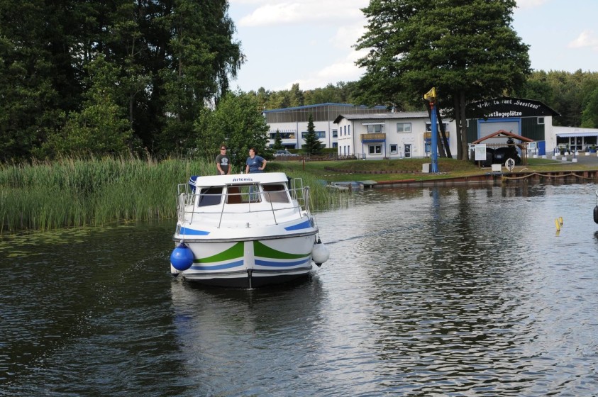Tarpon 37 - Boatscribe.com