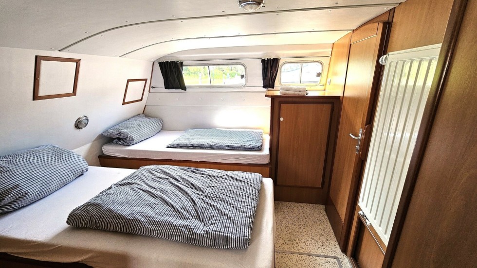 Tarpon 37 - Boatscribe.com