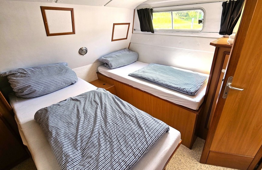 Tarpon 37 - Boatscribe.com