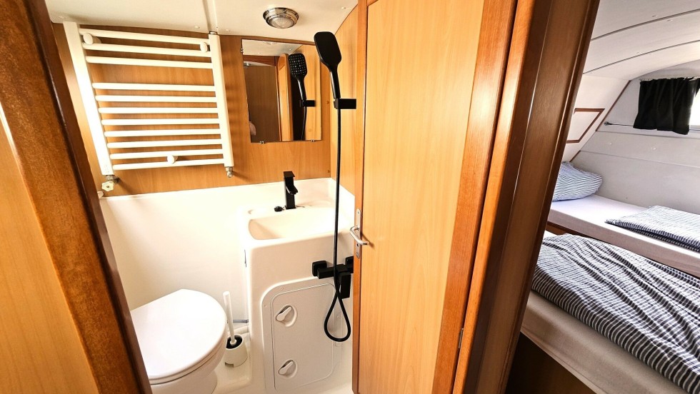 Tarpon 37 - Boatscribe.com