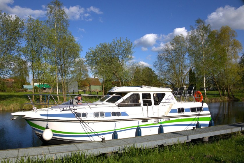 Tarpon 37 - Boatscribe.com