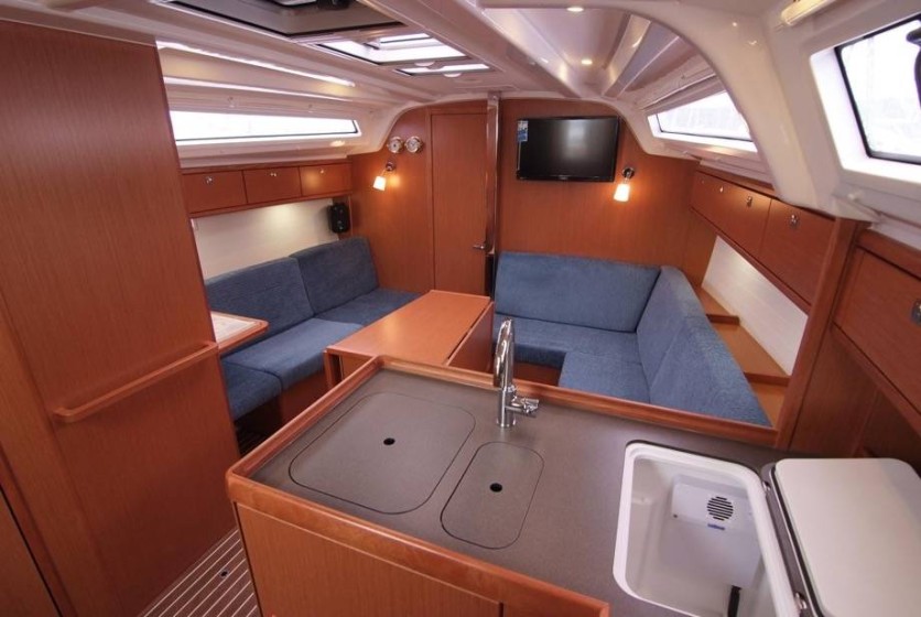 Bavaria 37 Cruiser - Boatscribe.com
