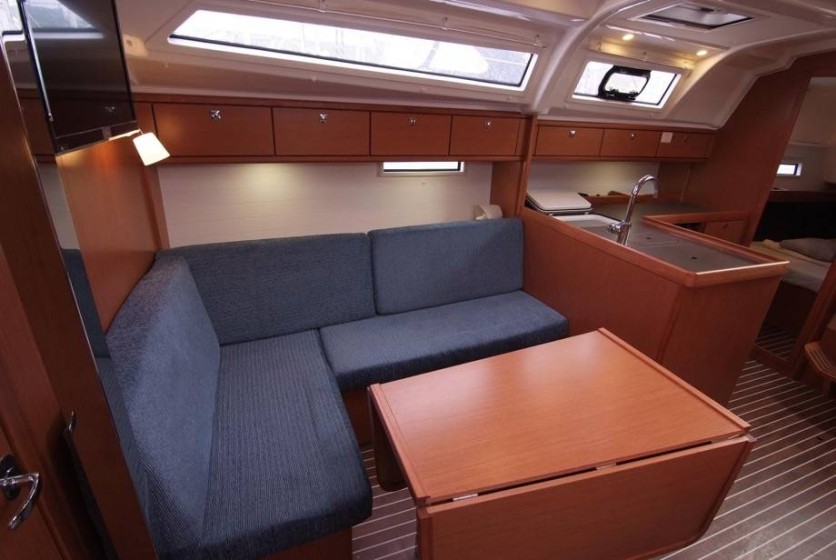 Bavaria 37 Cruiser - Boatscribe.com